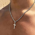 Collier Croix Acier Inoxydable - porté, gros plan