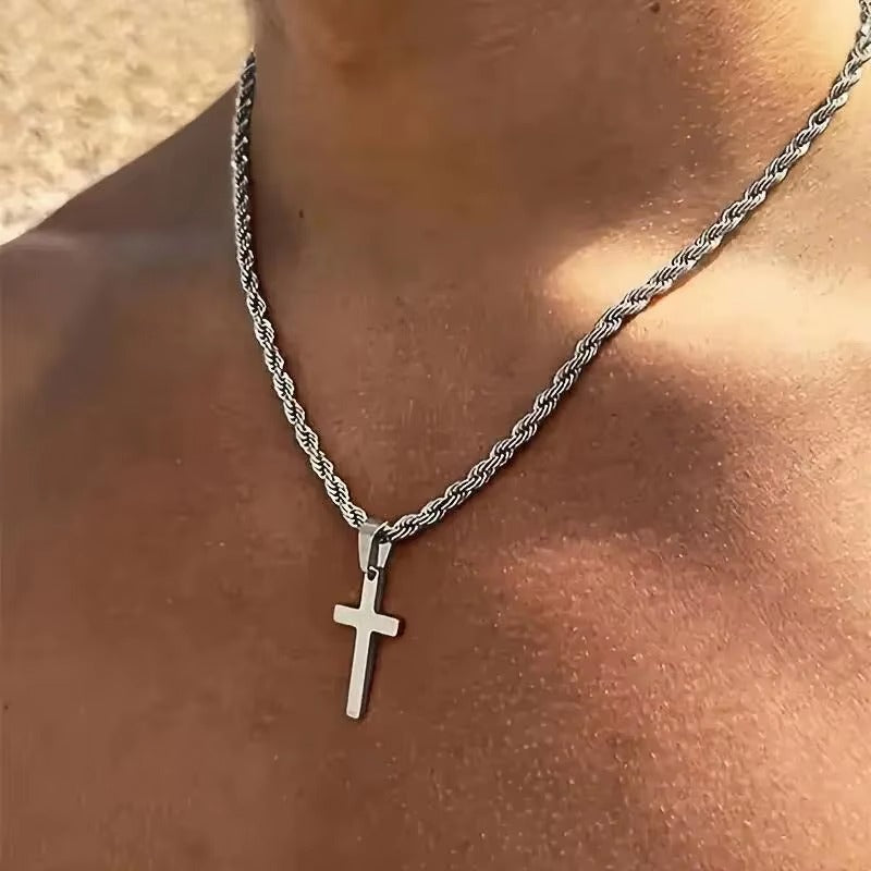 Collier Croix Acier Inoxydable - porté, gros plan